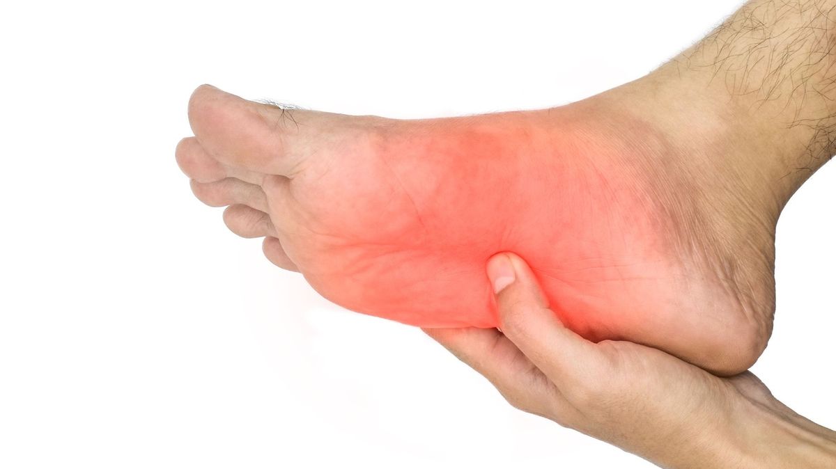 Pocit horkých nohou může upozornit na řadu problémů